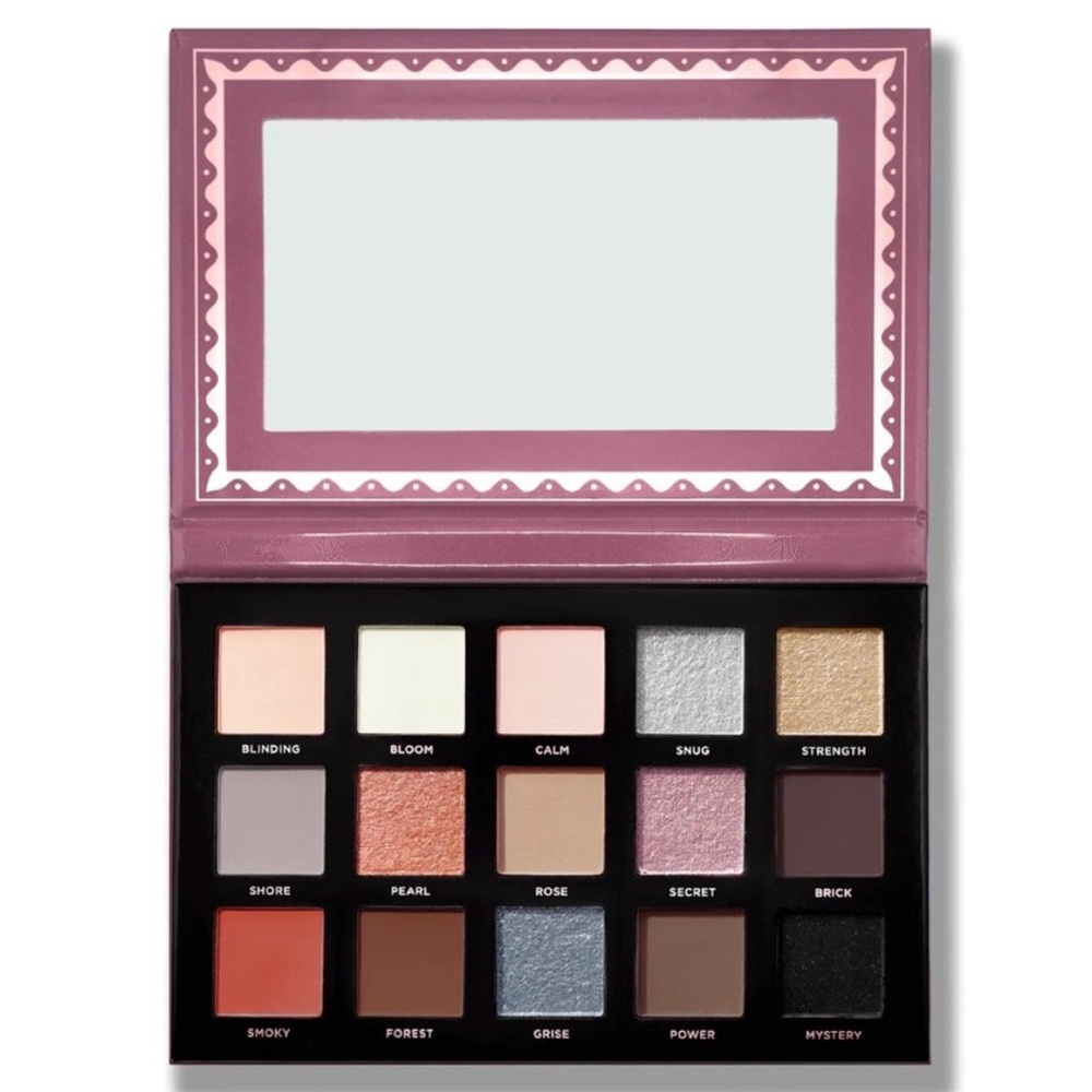 ACE BEAUTÉ
Smoky Roses Eyeshadow Palette